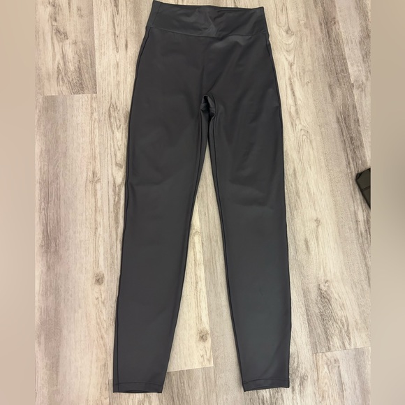 Abercrombie and fitch shiny leather like leggings size small - Picture 4 of 4